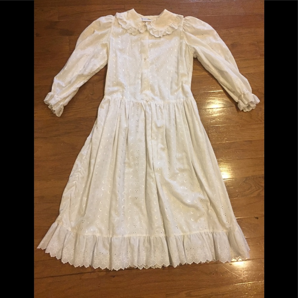 COPY - White dress eyelet pioneer costume sz 12/14